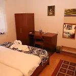 Xhulio Castle Walk 3*