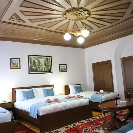 Xhulio Castle Walk 3* Berat