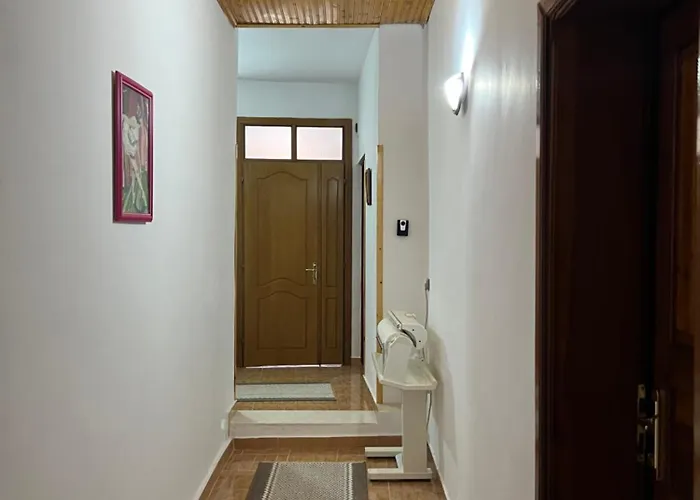 招待所 Xhulio Castle Walk Guesthouse 3*