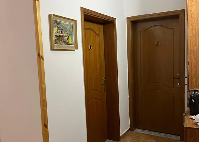 招待所 Xhulio Castle Walk Guesthouse 培拉特