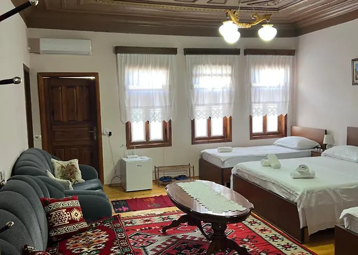 招待所 Xhulio Castle Walk Guesthouse 培拉特