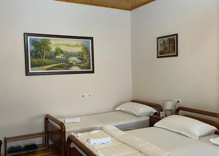 招待所 Xhulio Castle Walk Guesthouse 3*