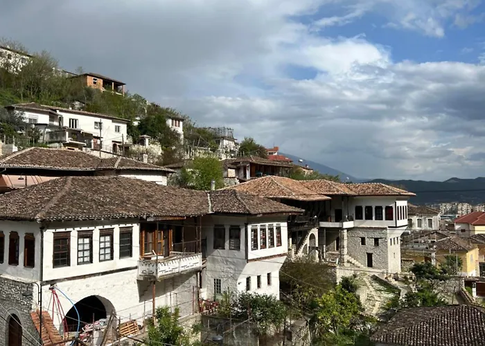 Xhulio Castle Walk Guesthouse 3* Berat