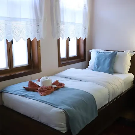 Xhulio Castle Walk Penzion