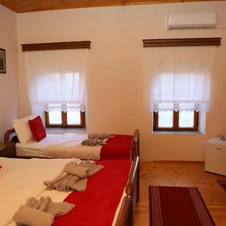 Xhulio Castle Walk Penzion Berat