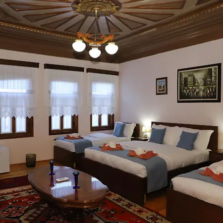 Xhulio Castle Walk Penzion