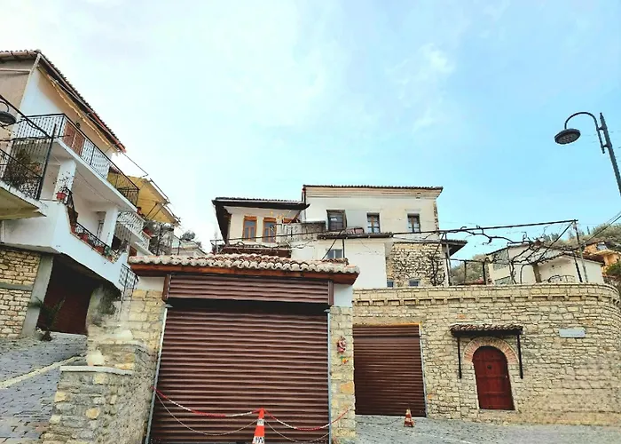 Xhulio Castle Walk Penzion Berat