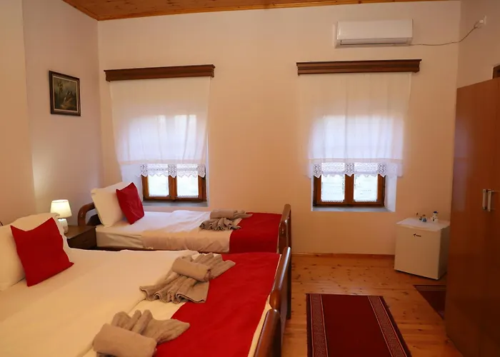 Xhulio Castle Walk Penzion Berat