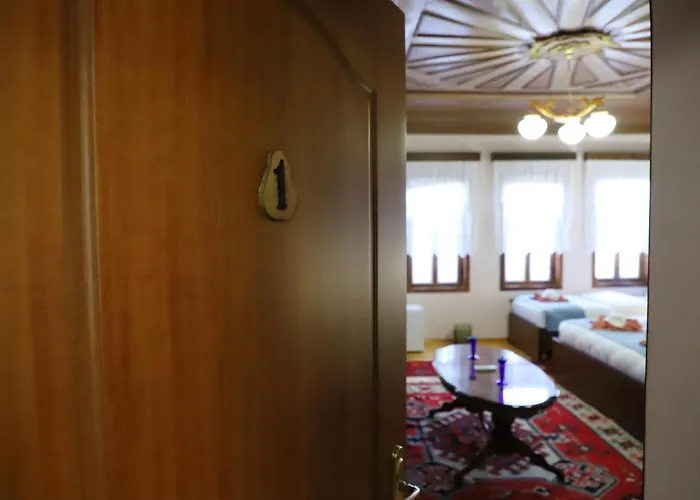 Xhulio Castle Walk 3* Berat