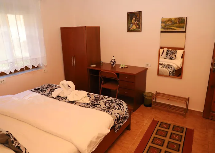 Xhulio Castle Walk 3*