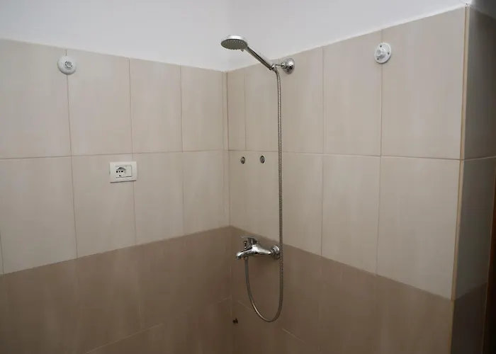 Xhulio Castle Walk 3*