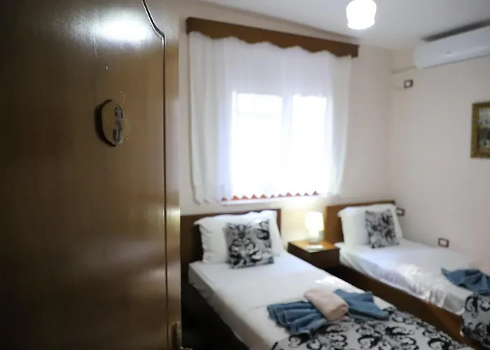 Xhulio Castle Walk Penzion