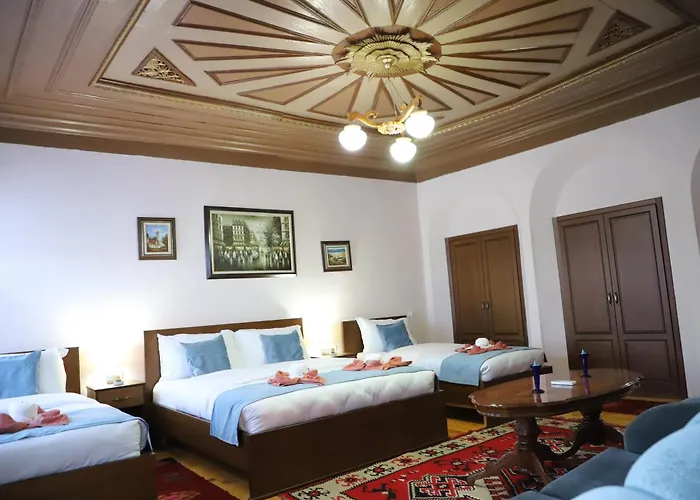 Xhulio Castle Walk 3* Berat