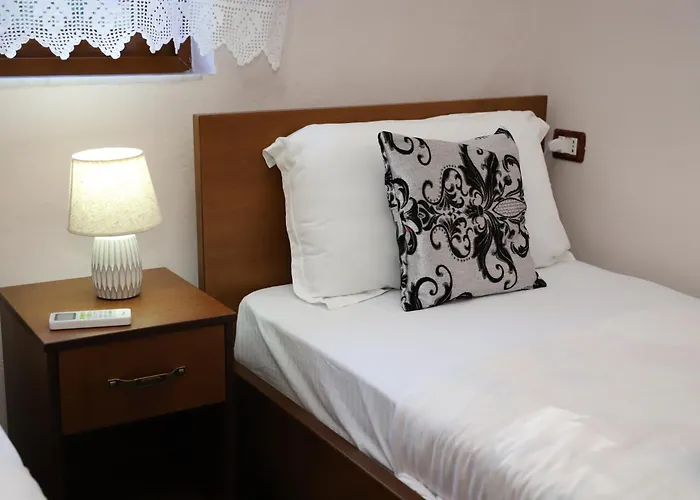 Penzion Xhulio Castle Walk 3*