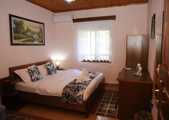 Xhulio Castle Walk Penzion 3*